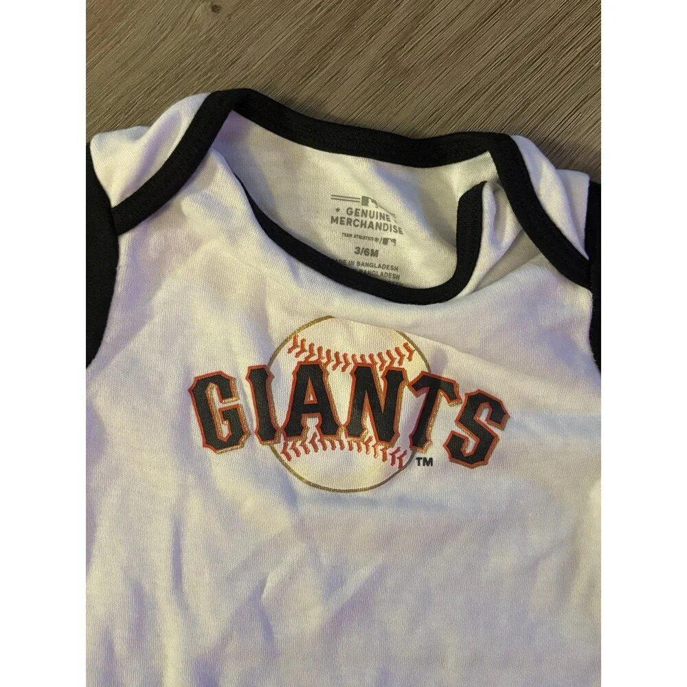 NWOT‎ Baby unisex boy or Girl Giants baseball onesie 3/6 months